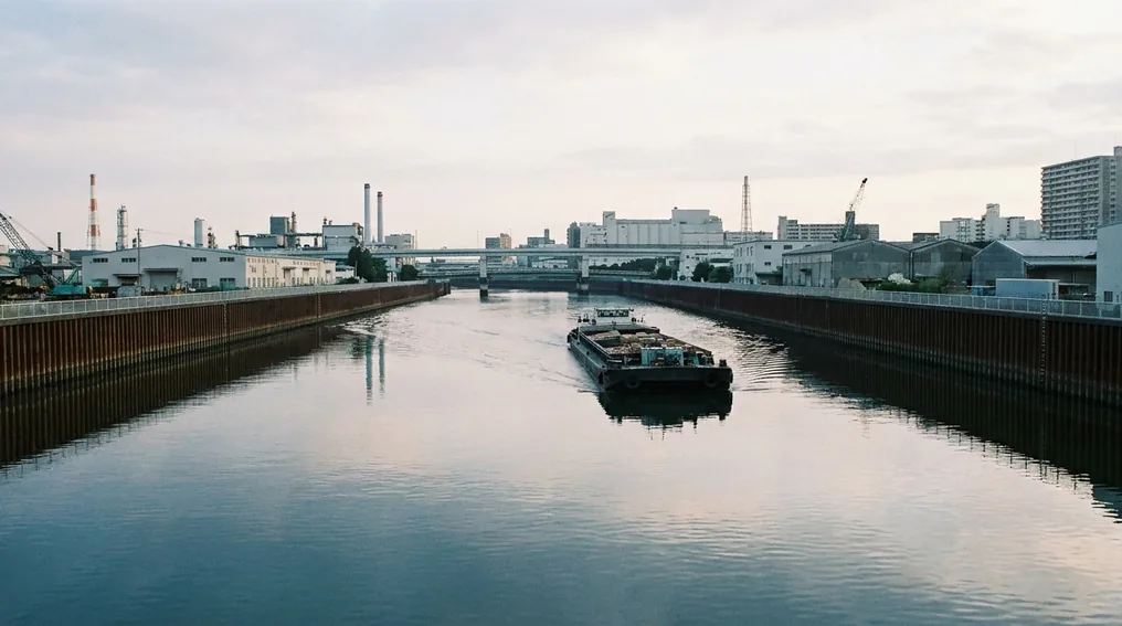 Die Saar bei Saarlouis - staugeregelter Fluss mit Spundwänden