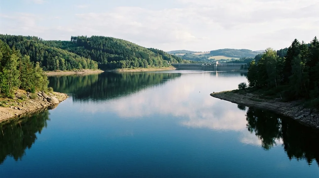 Die Talsperre Zeulenroda (Zeulenrodaer Meer) in Ostthüringen